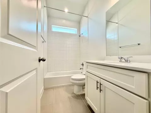 Bath - 461 Young St, Buda, TX 78610 photo 1 of 3
