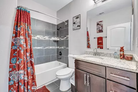 Bath - 421 Las Lomas Dr, Elgin, TX 78621 photo 3 of 3