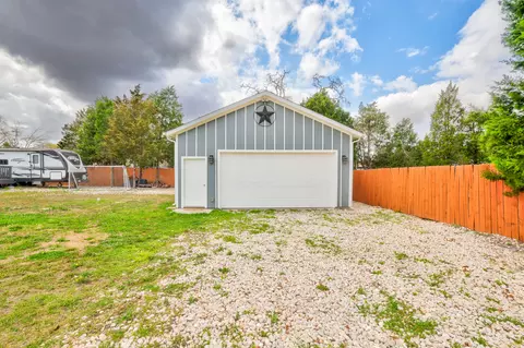 Exterior - 421 Las Lomas Dr, Elgin, TX 78621 photo 7 of 8