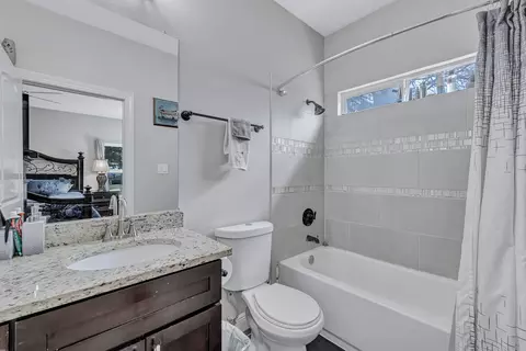 Bath - 421 Las Lomas Dr, Elgin, TX 78621 photo 1 of 3
