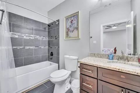 Bath - 421 Las Lomas Dr, Elgin, TX 78621 photo 2 of 3