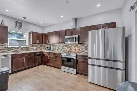 Kitchen - 421 Las Lomas Dr, Elgin, TX 78621 photo 1 of 3
