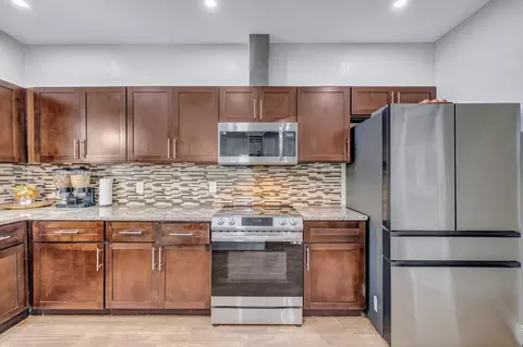 Kitchen - 421 Las Lomas Dr, Elgin, TX 78621 photo 2 of 3