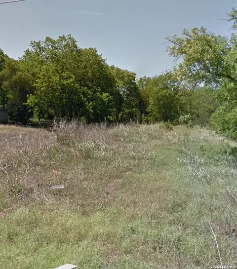 737 Newton Ave, Seguin, TX 78155
