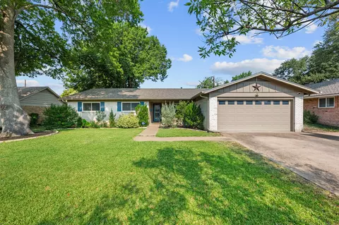 8612 Stillwood Ln, Austin, TX 78757