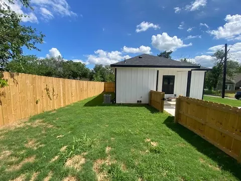 Exterior - 116 Field St, Luling, TX 78648 photo 3 of 10
