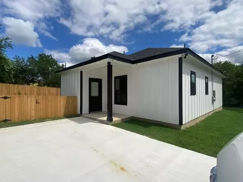 Exterior - 116 Field St, Luling, TX 78648 photo 8 of 10