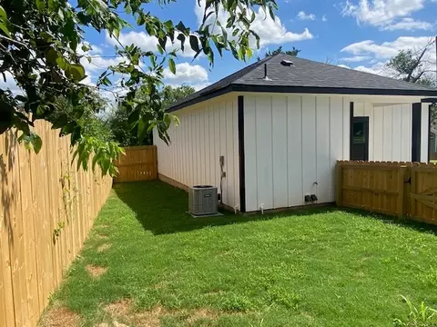 Exterior - 116 Field St, Luling, TX 78648 photo 5 of 10