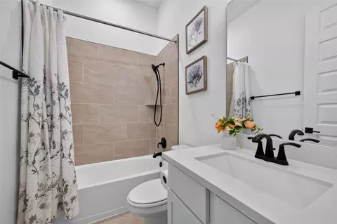 Bath - 1300 Truscon Path, Leander, TX 78641 photo 4 of 6