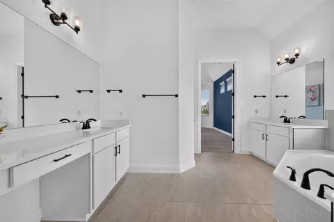 Bath - 1300 Truscon Path, Leander, TX 78641 photo 2 of 6
