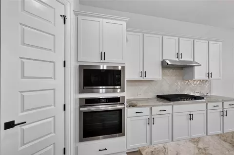 Kitchen - 1300 Truscon Path, Leander, TX 78641 photo 2 of 5