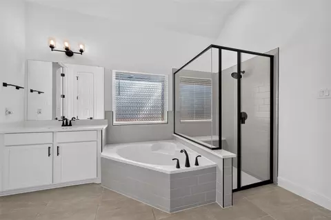 Bath - 1300 Truscon Path, Leander, TX 78641 photo 3 of 6