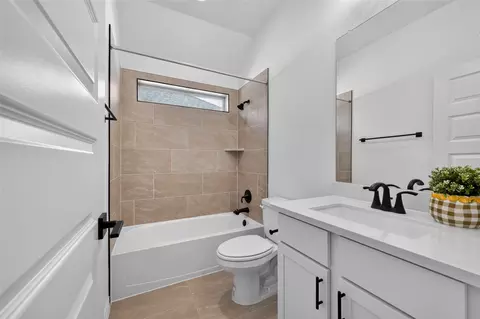 Bath - 1300 Truscon Path, Leander, TX 78641 photo 5 of 6