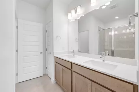 Bath - 1012 Brickell Loop # B, Austin, TX 78744 photo 2 of 3
