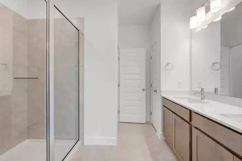 Bath - 1012 Brickell Loop # B, Austin, TX 78744 photo 1 of 3