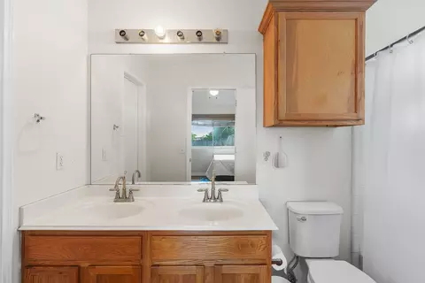 Bath - 752 Faircrest Dr, Buda, TX 78610 photo 1 of 2