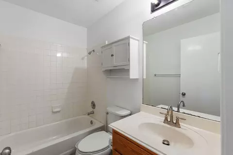 Bath - 752 Faircrest Dr, Buda, TX 78610 photo 2 of 2