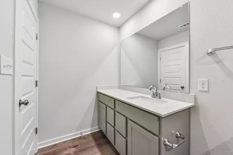 Bath - 163 Tolo Dr, Elgin, TX 78621 photo 1 of 2