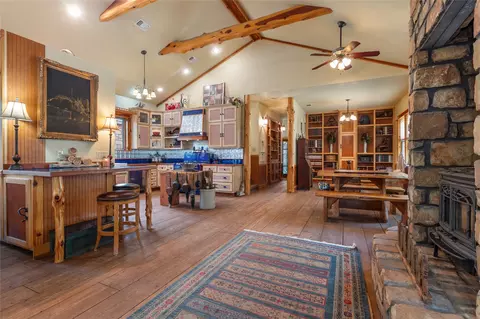 136 Red Fox Ln, Bastrop, TX 78602
