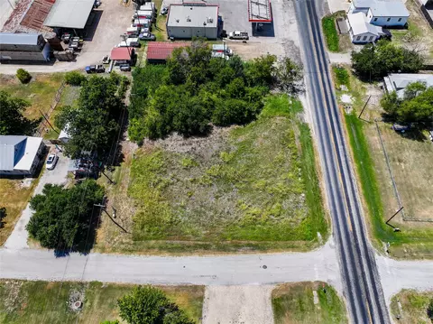 311 E Clark St, Bartlett, TX 76511 photo 2