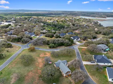 204 Bedford Dr, Spicewood, TX 78669