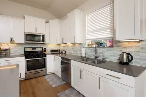 Kitchen - 137 Big Leaf Dr, Buda, TX 78610 photo 3 of 4