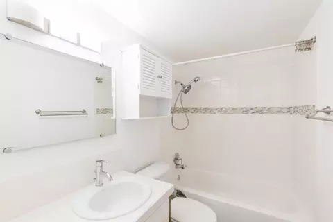 Bath - 2302 E Side Dr #11, Austin, TX 78704 photo 1 of 5