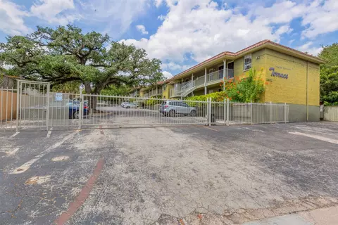 Exterior - 2302 E Side Dr #11, Austin, TX 78704 photo 4 of 11