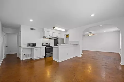 2302 E Side Dr #11, Austin, TX 78704