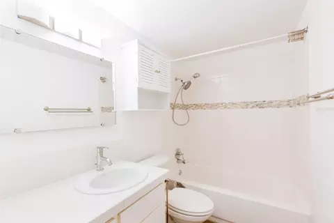 Bath - 2302 E Side Dr #11, Austin, TX 78704 photo 2 of 5