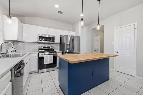 3704 Kissman Dr, Austin, TX 78728