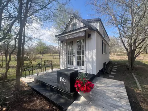128 Arrowhead Ct #A, Bastrop, TX 78602