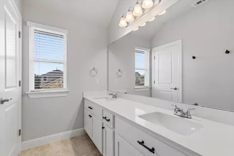 Bath - 101 Free Stone Dr, Georgetown, TX 78628 photo 3 of 6