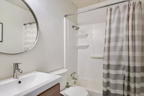 Bath - 2425 Ashdale Dr #32, Austin, TX 78757 photo 2 of 2