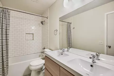 Bath - 2425 Ashdale Dr #32, Austin, TX 78757 photo 1 of 2