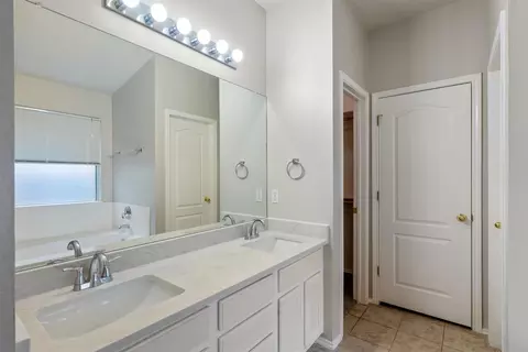 Bath - 4725 Tello Path, Austin, TX 78749 photo 1 of 3