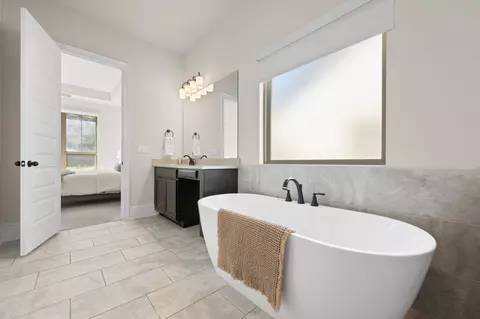 Bath - 499 Anfield Cir, Austin, TX 78738 photo 2 of 4