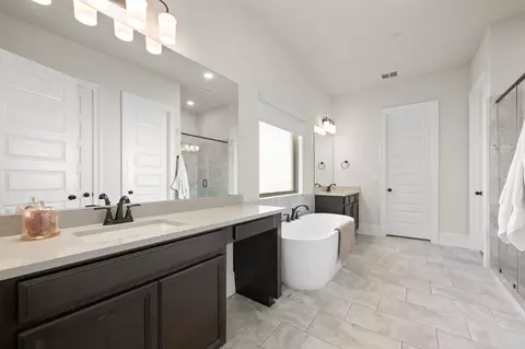 Bath - 499 Anfield Cir, Austin, TX 78738 photo 1 of 4
