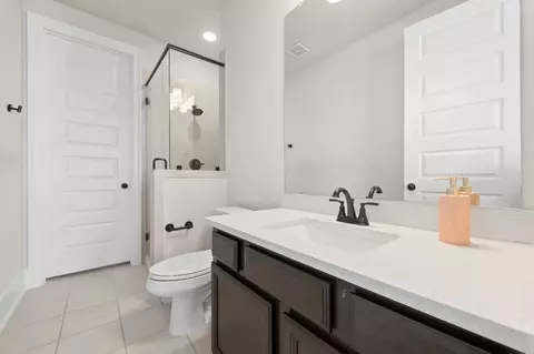 Bath - 499 Anfield Cir, Austin, TX 78738 photo 3 of 4