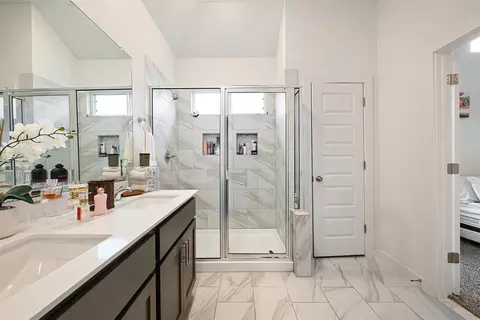 Bath - 12612 Penguin Path, Manor, TX 78653 photo 4 of 4