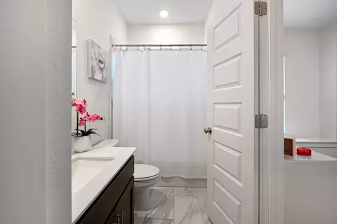 Bath - 12612 Penguin Path, Manor, TX 78653 photo 2 of 4