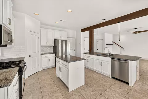 Kitchen - 11005 Desert Willow Loop, Austin, TX 78748 photo 8 of 8