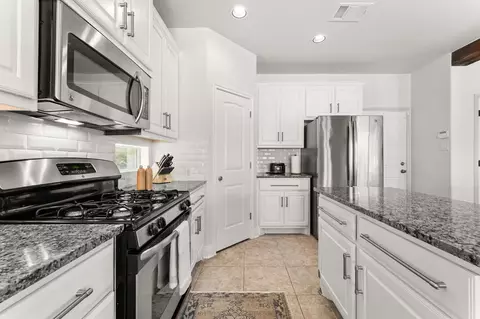 Kitchen - 11005 Desert Willow Loop, Austin, TX 78748 photo 6 of 8