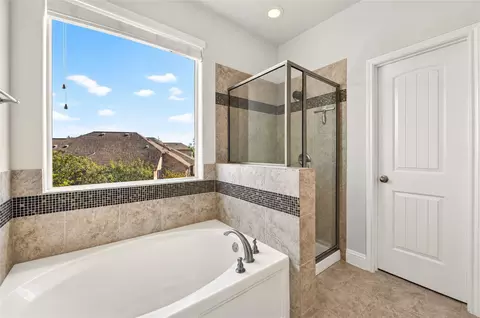 Bath - 11005 Desert Willow Loop, Austin, TX 78748 photo 3 of 5