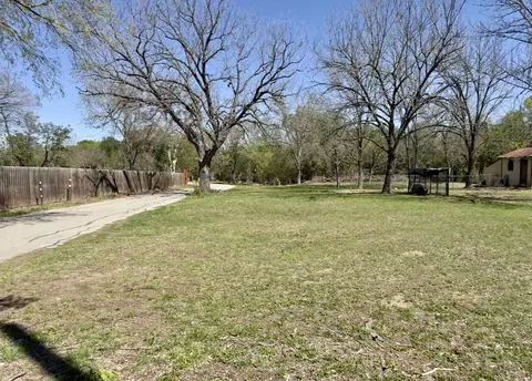 600 Sabine St, Lockhart, TX 78644