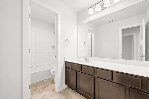 Bath - 136 Tailwind Dr, Kyle, TX 78640 photo 2 of 3