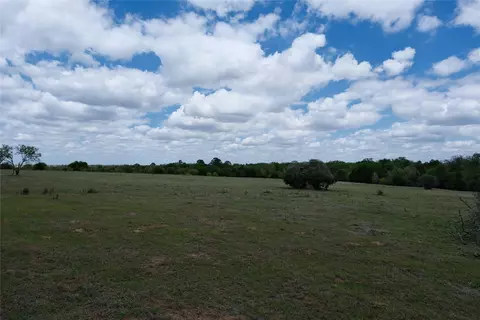 446 Herron Trl, Mcdade, TX 78650 photo 2