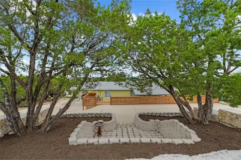 8104 Bronco Ln, Lago Vista, TX 78645