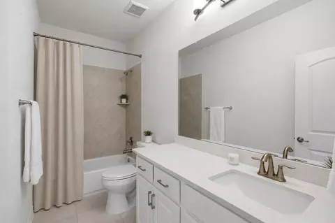 Bath - 213 Diamondback Dr, Georgetown, TX 78628 photo 4 of 4