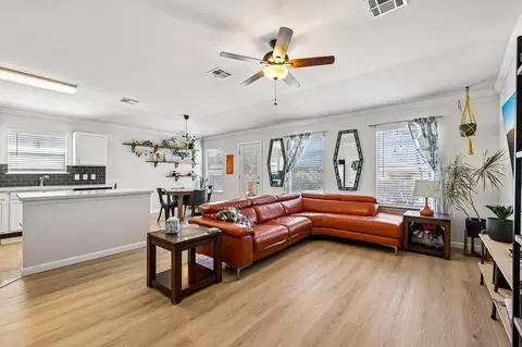 611 Decker Dr, Hutto, TX 78634